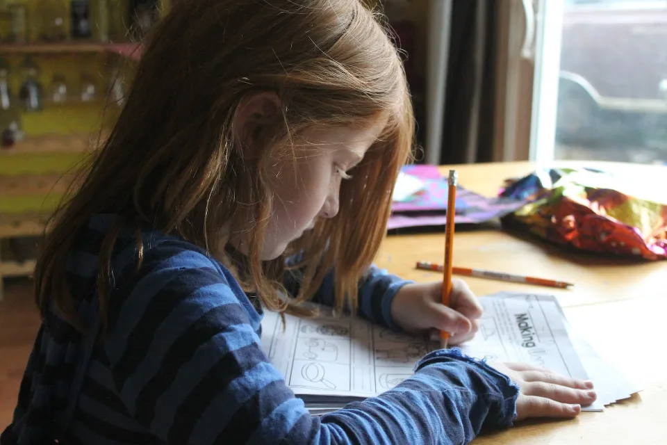 How Does Less Homework Benefit Students? 6 Benefits